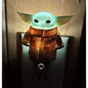 Baby Yoda Nightlight Plug In Star Wars Mandalorian LED‎ Grogu